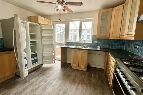12 Devonish Close, Alcester, B49 6EG