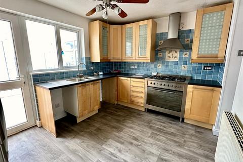 12 Devonish Close, Alcester, B49 6EG