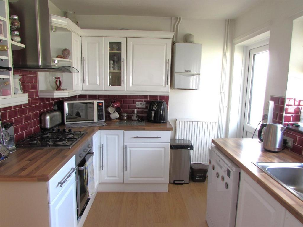 Wheatfield Road, Luton 3 bed semidetached house for sale £350,000