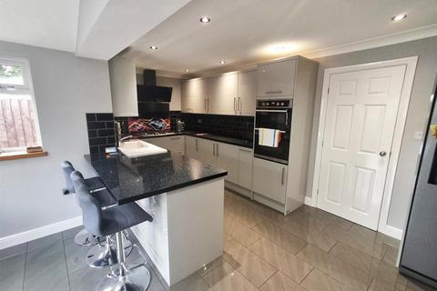 3 bedroom semi-detached house for sale, Bearsden Crescent, Hinckley