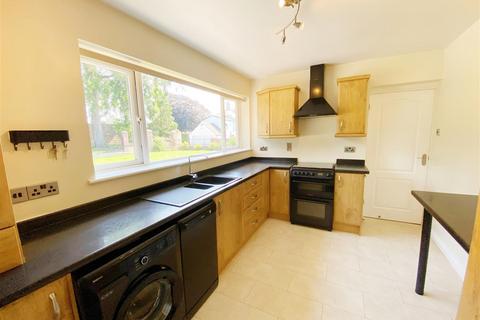 3 bedroom detached bungalow to rent, Beechcroft, Mainsforth, Ferryhill