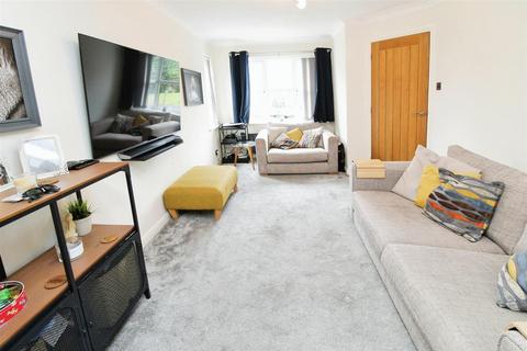 12 Bradshaw View, Queensbury, Bradford, BD13 2FF