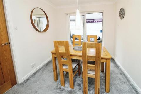 12 Bradshaw View, Queensbury, Bradford, BD13 2FF