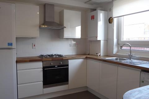 1 bedroom in a flat share to rent, Clem Attlee Court, London SW6