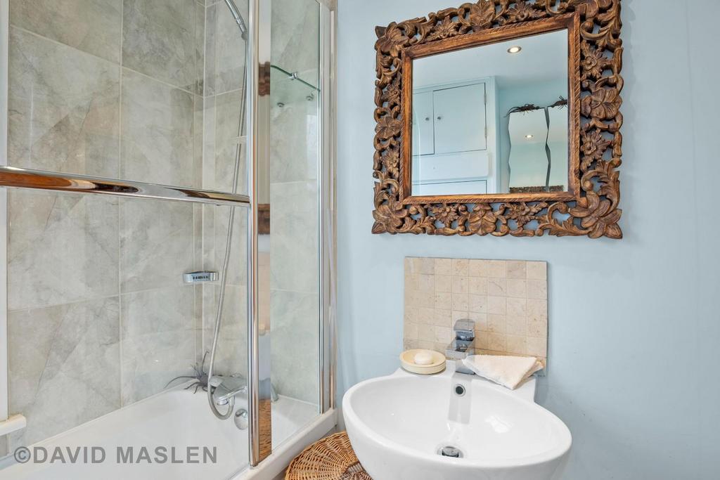 Bathroom (3).jpg