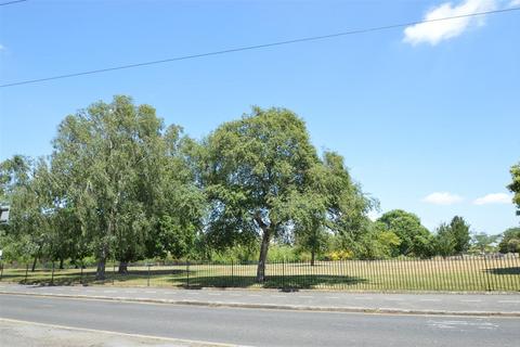 2 bedroom terraced house to rent, Ivyhouse Road, Dagenham