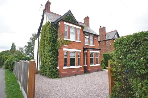 5 bedroom detached house to rent, Booths Hill Road, Lymm, WA13 0DL