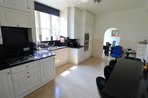 4 bedroom flat for sale, Avenue Mansions, Finchley Road, NW3