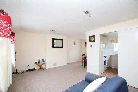 2 bedroom maisonette to rent, Aquarius Court, Crawley