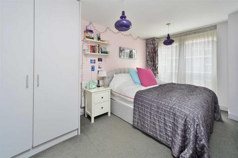 2 bedroom flat to rent, Branch Place, De Beauvoir