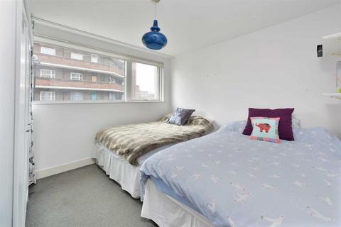 2 bedroom flat to rent, Branch Place, De Beauvoir