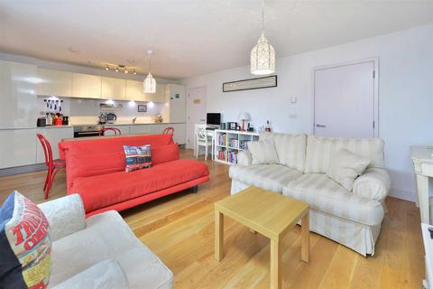 2 bedroom flat to rent, Branch Place, De Beauvoir