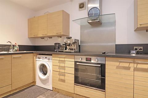 2 bedroom flat for sale, Ladbroke Road, Redhill