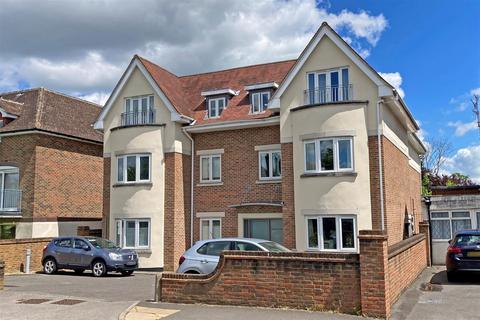 2 bedroom flat for sale, Ladbroke Road, Redhill