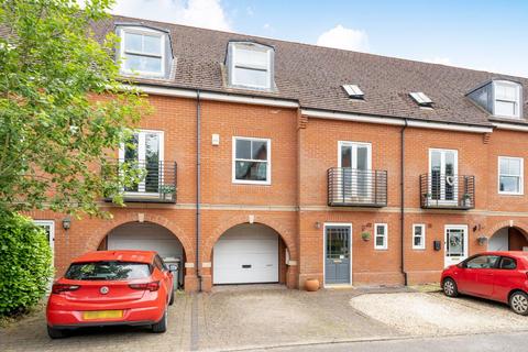 3 bedroom townhouse for sale, Sterling Place, Woodhall Spa