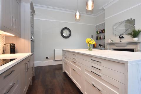 156 Abbey Road, Barrow-in-furness, LA14 5AB