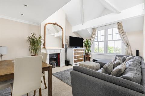 3 bedroom flat for sale, Upper Richmond Road West, East Sheen