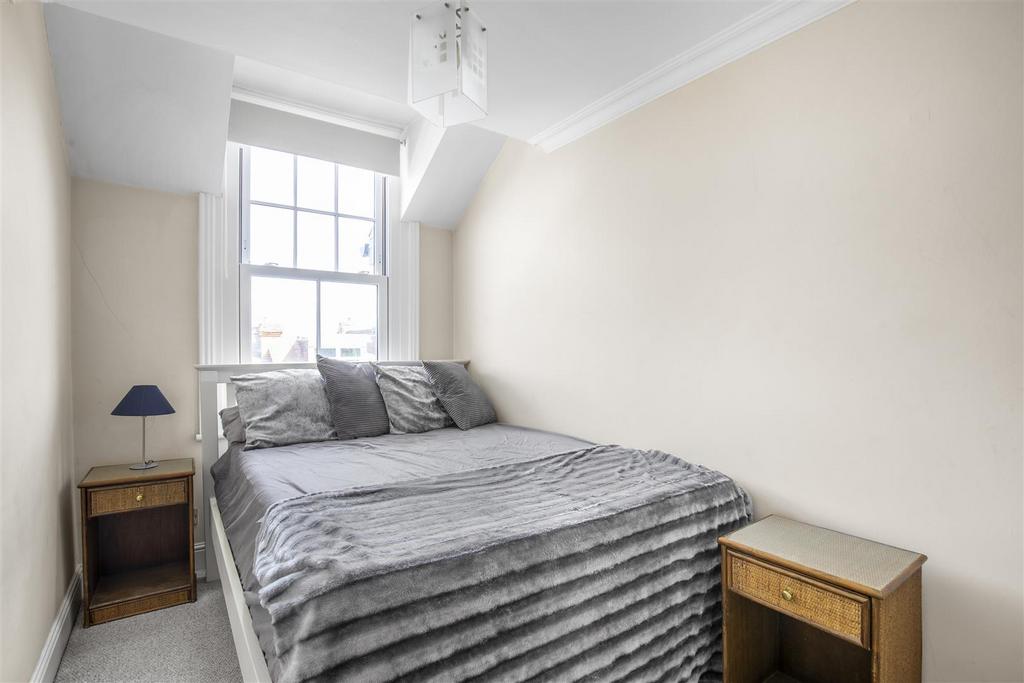 James anderson-flat b  313 upper richmond road-sw1