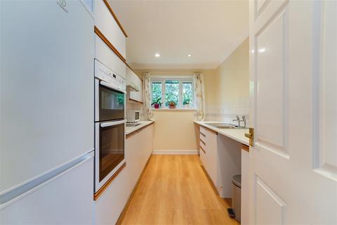 undefined, Oakmead Green, Epsom