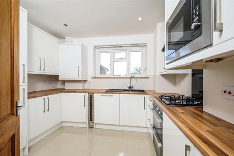 3 bedroom flat to rent, Castelnau, Barnes, SW13