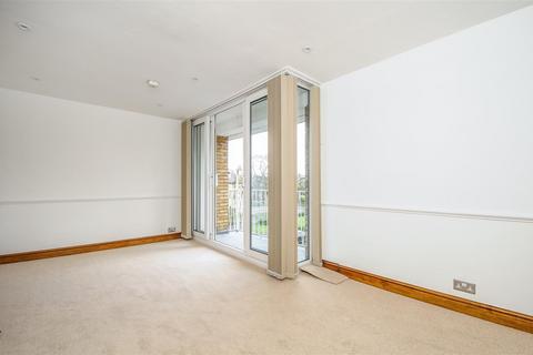 3 bedroom flat to rent, Castelnau, Barnes, SW13