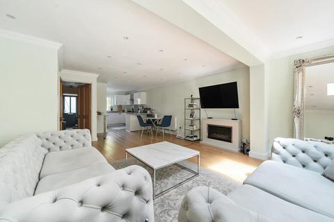 53 Springfield Close, London, N12 7NT
