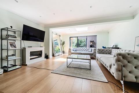 53 Springfield Close, London, N12 7NT