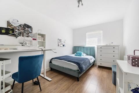 53 Springfield Close, London, N12 7NT