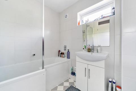 53 Springfield Close, London, N12 7NT