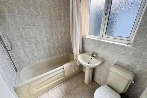5 Bishopton Close, Shirley, Solihull, B90 4AH