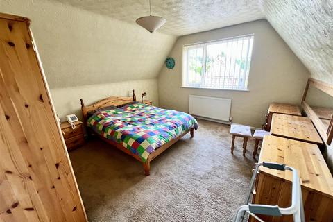 5 Bishopton Close, Shirley, Solihull, B90 4AH