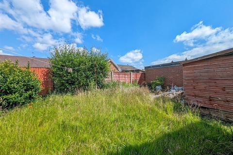 3 bedroom semi-detached house for sale, Sandgate Close, Leigh