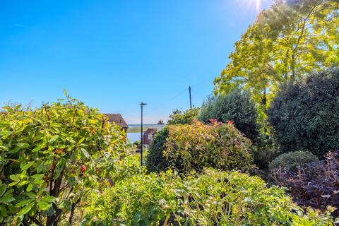 2 bedroom flat for sale, Laurel Close, Leigh-On-Sea SS9