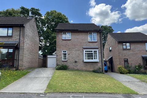 4 bedroom detached house for sale, St. Margarets Gardens, Chippenham SN15