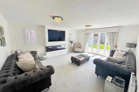 5 bedroom detached house to rent, Hauxley Drive, Whitley Bay