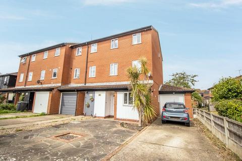 6 Watkins Way, Shoeburyness, Southend-on-sea, SS3 9NX