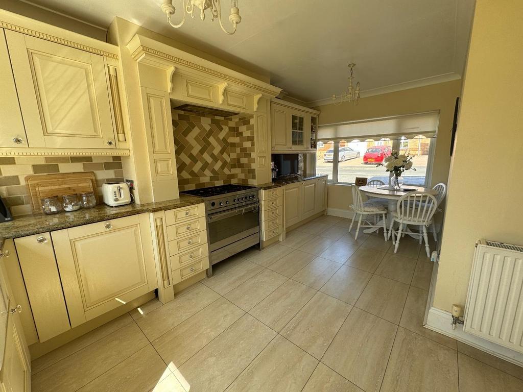 Kitchen dining