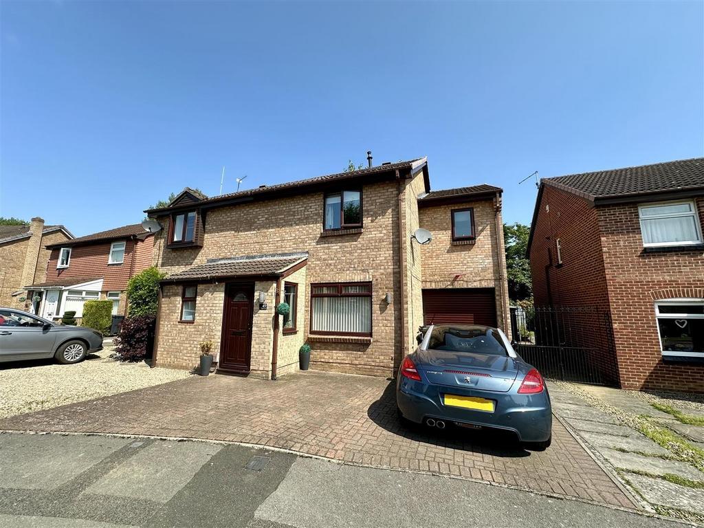 49 amiens close ext.jpg