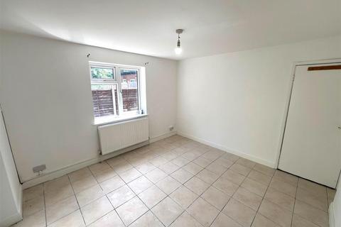 3 bedroom maisonette to rent, Alexandra Road, Hounslow TW3