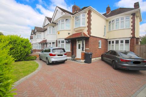 4 bedroom house to rent, Parham Drive, Ilford IG2