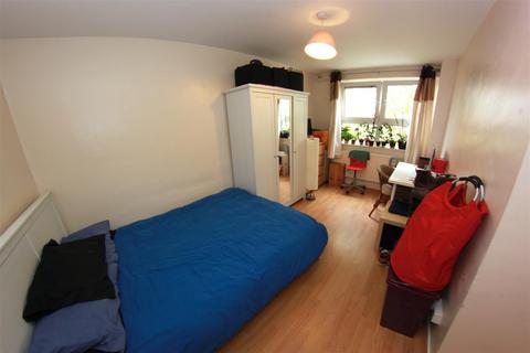4 bedroom flat to rent, Broadhurst House, London E3