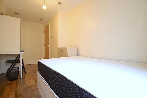 3 bedroom flat to rent, 226 Mile End Road, London E1