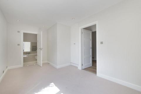 2 bedroom flat for sale, Chatfield Road, London SW11