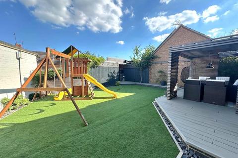 17 Lockwood Close, Northampton, NN2 7SS