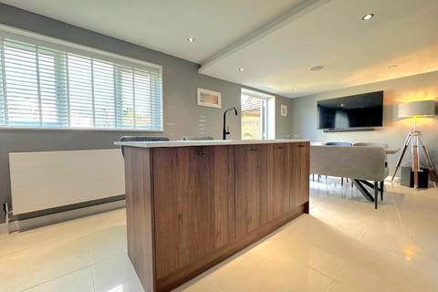 17 Lockwood Close, Northampton, NN2 7SS