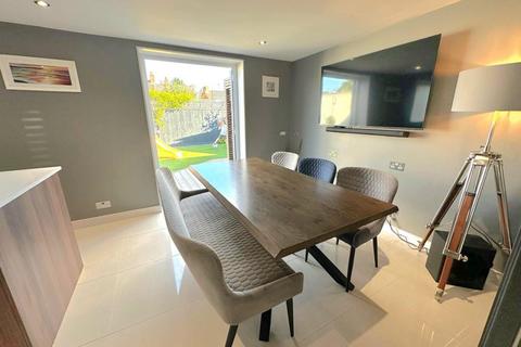 17 Lockwood Close, Northampton, NN2 7SS