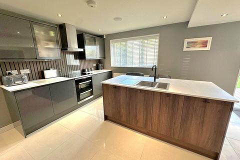 17 Lockwood Close, Northampton, NN2 7SS