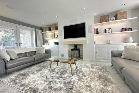17 Lockwood Close, Northampton, NN2 7SS