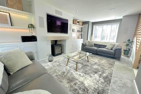 17 Lockwood Close, Northampton, NN2 7SS