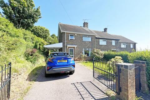 3 bedroom terraced house to rent, Mosswood Crescent, Nottingham NG5